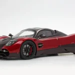 Utolsó esély Pagani Utopia 2022 Rosso Dubai (vitrinnel) Limitált